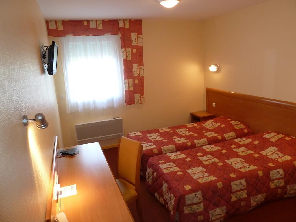Hotel La Colombiere Cantal Massiac Eksteriør billede