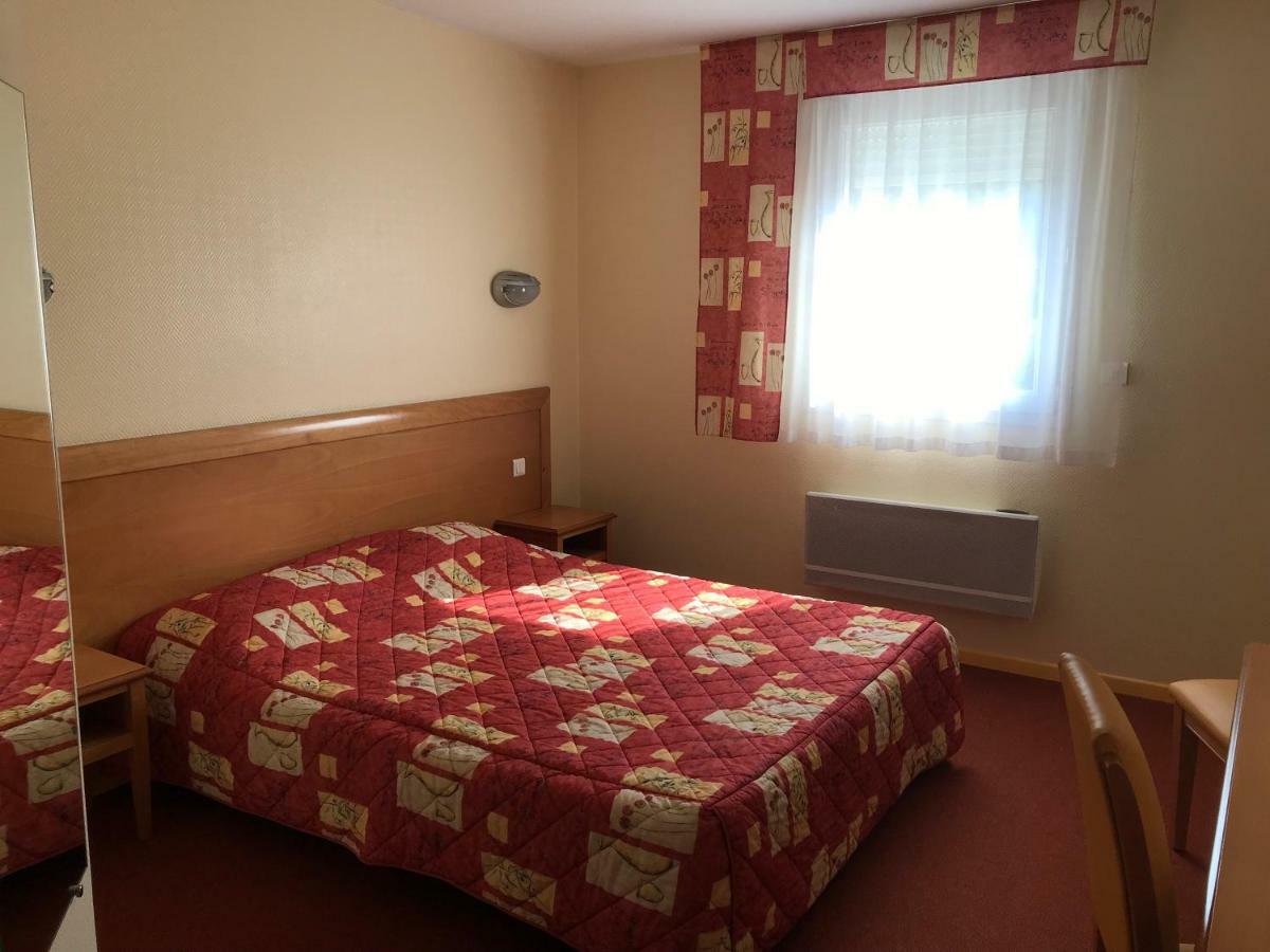 Hotel La Colombiere Cantal Massiac Eksteriør billede
