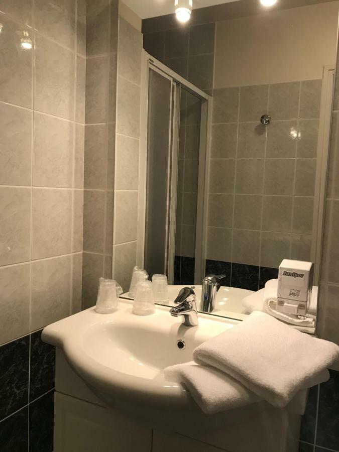 Hotel La Colombiere Cantal Massiac Eksteriør billede